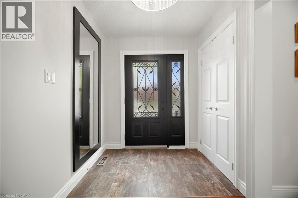 464 DELANEY Court, Burlington, Ontario, L7L5T6 — Photo 4