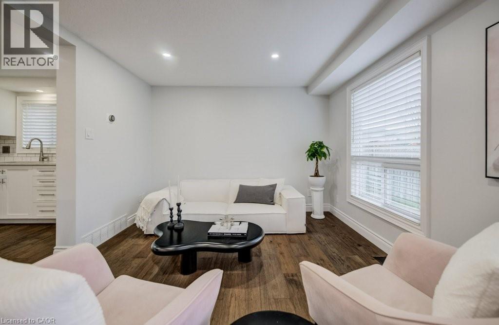 255 HIGHBROOK Crescent, Kitchener, Ontario, N2E3P6 — Photo 10