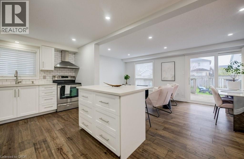 255 HIGHBROOK Crescent, Kitchener, Ontario, N2E3P6 — Photo 4
