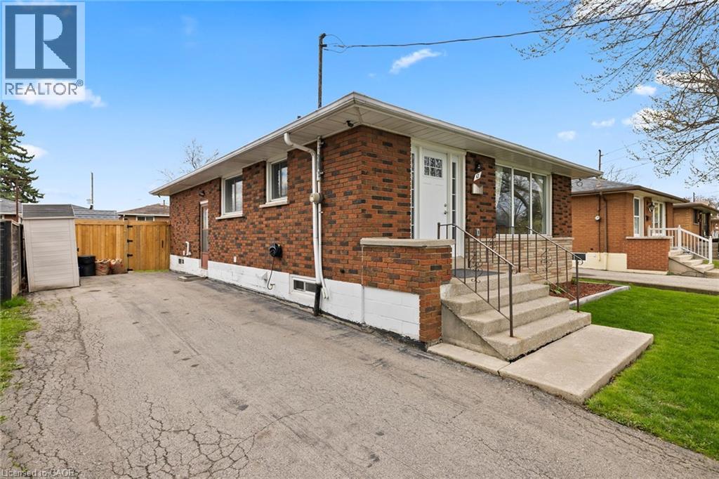 42 ATWATER Crescent, Hamilton, Ontario, L9C2E7 — Photo 3