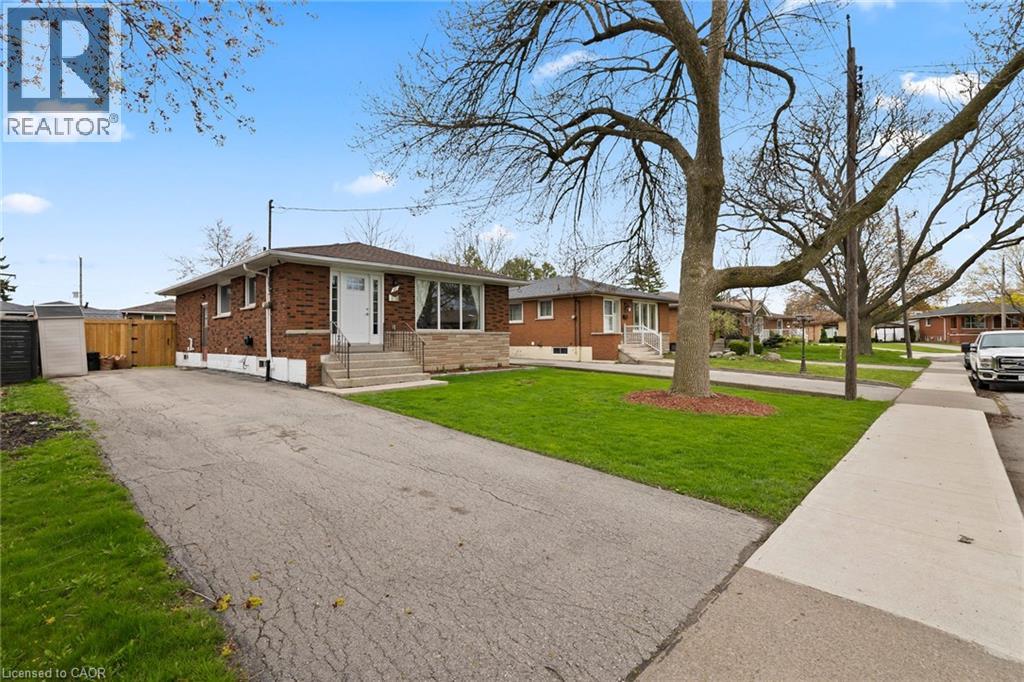 42 ATWATER Crescent, Hamilton, Ontario, L9C2E7 — Photo 4