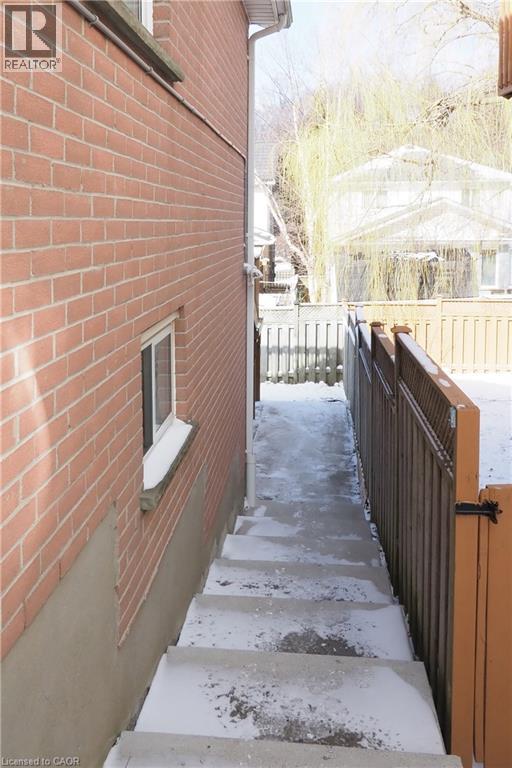 67 HOLLYRIDGE Crescent, Kitchener, Ontario, N2N3L9 — Photo 3