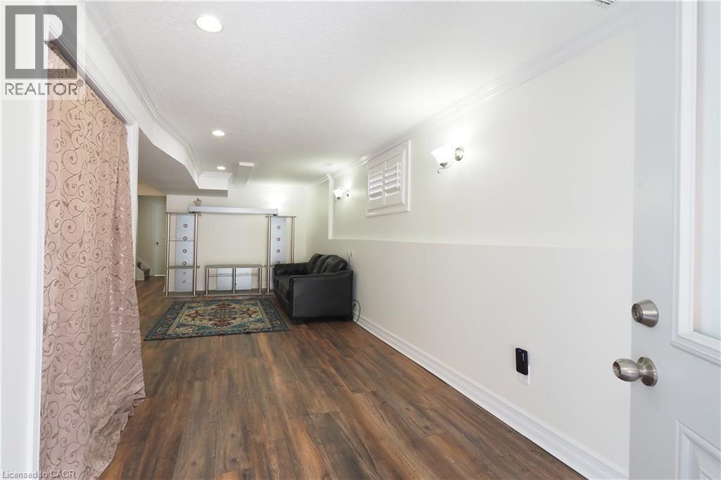 67 HOLLYRIDGE Crescent, Kitchener, Ontario, N2N3L9 — Photo 7