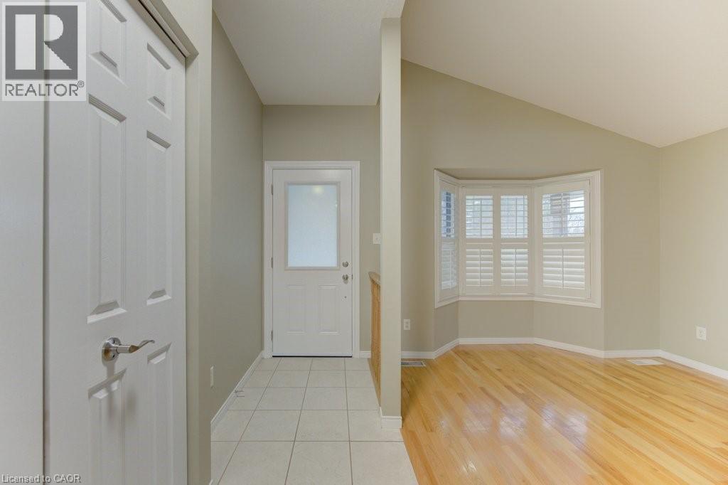 431 LAUSANNE Crescent, Waterloo, Ontario, N2T2X6 — Photo 2