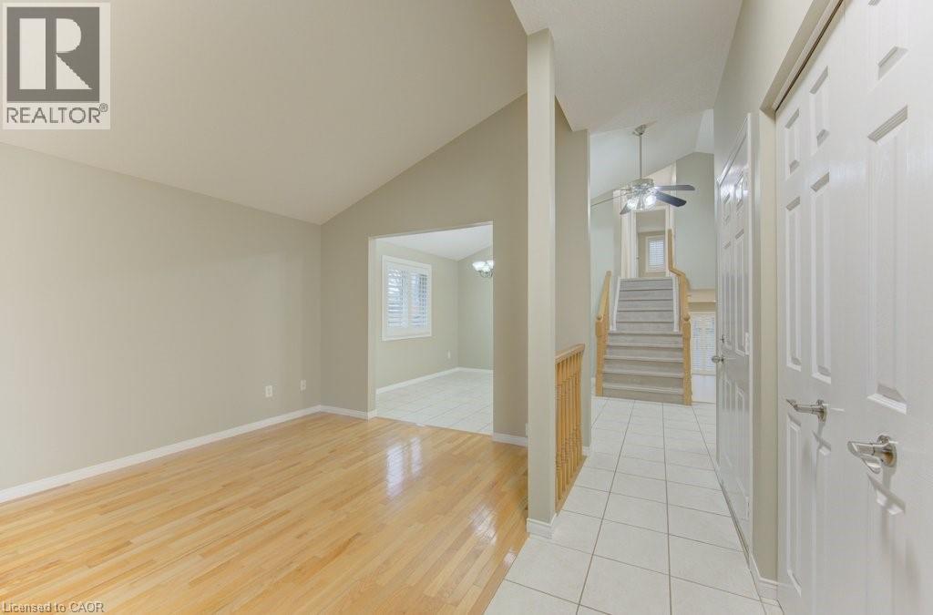 431 LAUSANNE Crescent, Waterloo, Ontario, N2T2X6 — Photo 3
