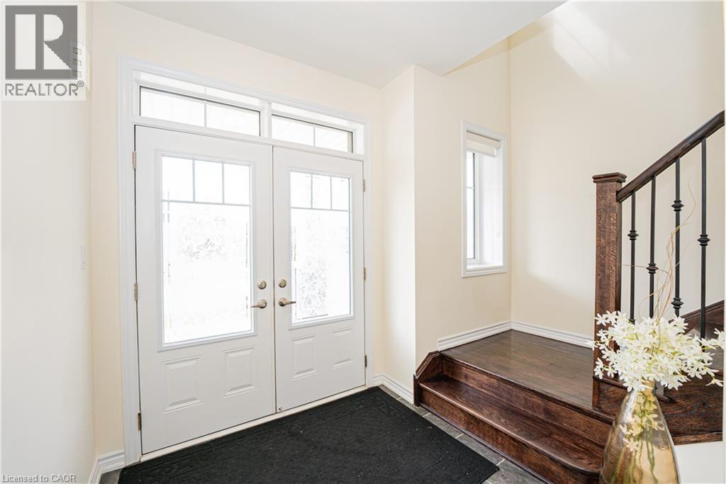 22 OAKTREE Drive, Caledonia, Ontario, N3W0E6 — Photo 4