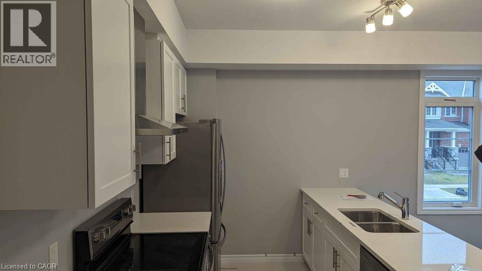 4 OAT Lane, Kitchener, Ontario, N2R1R7 — Photo 2