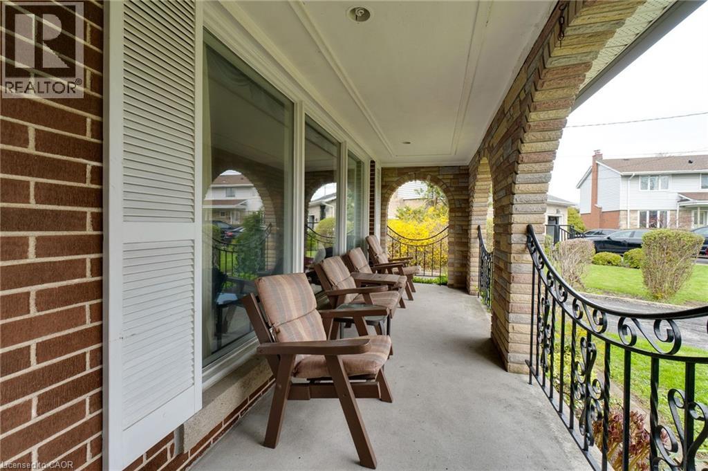 11 SANDRA Court, Hamilton, Ontario, L8T1Z7 — Photo 4