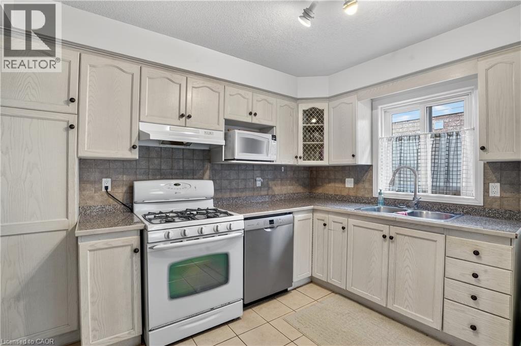331 KEEWATIN Avenue, Kitchener, Ontario, N2B3W3 — Photo 10