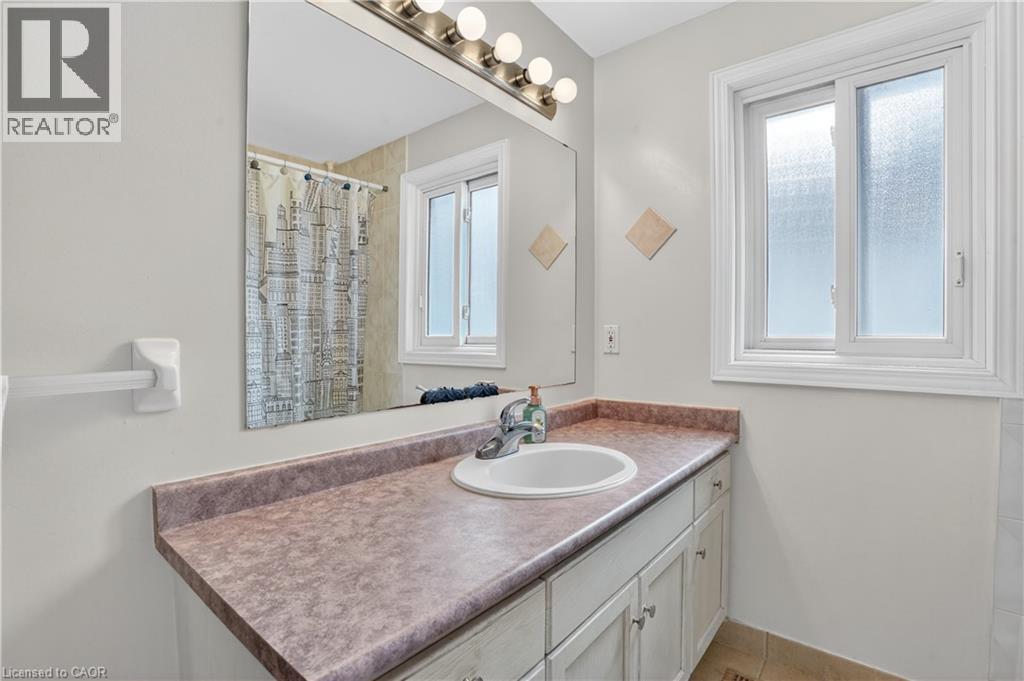 331 KEEWATIN Avenue, Kitchener, Ontario, N2B3W3 — Photo 28