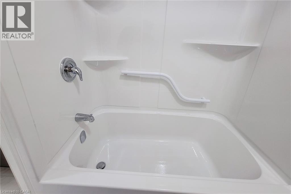 111 ALICIA Crescent, Thorold, Ontario, L2V0M2 — Photo 37