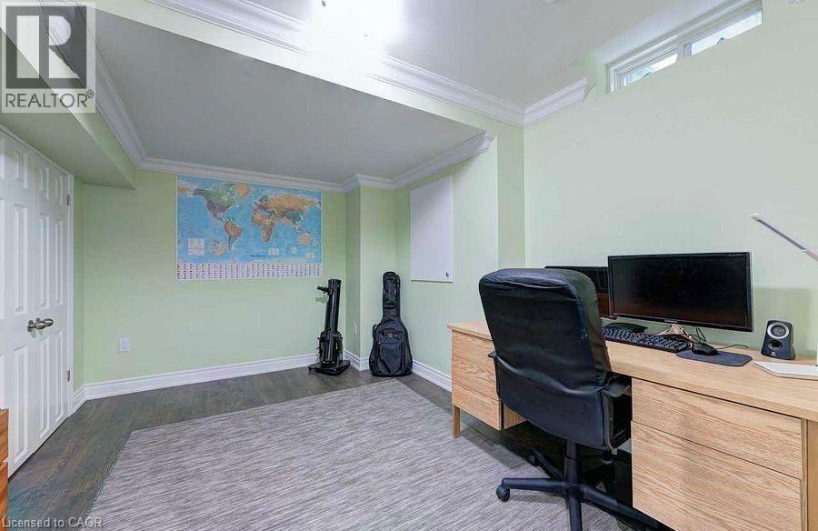 131 SPRING CREEK Drive, Waterdown, Ontario, L0R2H8 — Photo 5