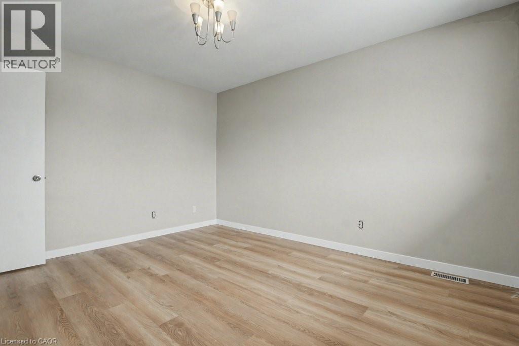 104 RALGREEN Crescent, Kitchener, Ontario, N2M1T9 — Photo 16