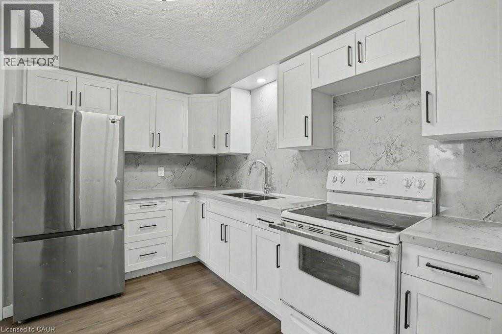 104 RALGREEN Crescent, Kitchener, Ontario, N2M1T9 — Photo 6