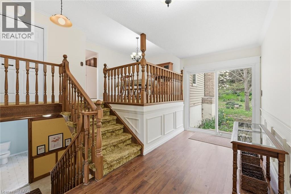 8 SULLIVAN'S Lane, Dundas, Ontario, L9H5N7 — Photo 6