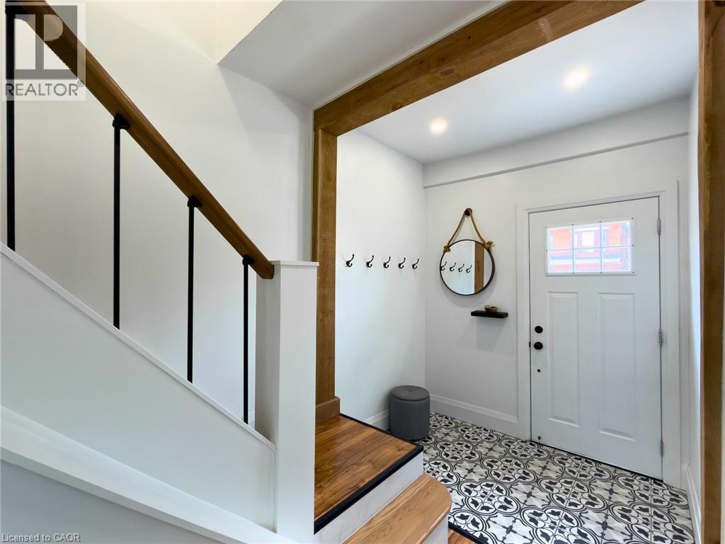 138 CAVELL Avenue, Hamilton, Ontario, L8L7E5 — Photo 2