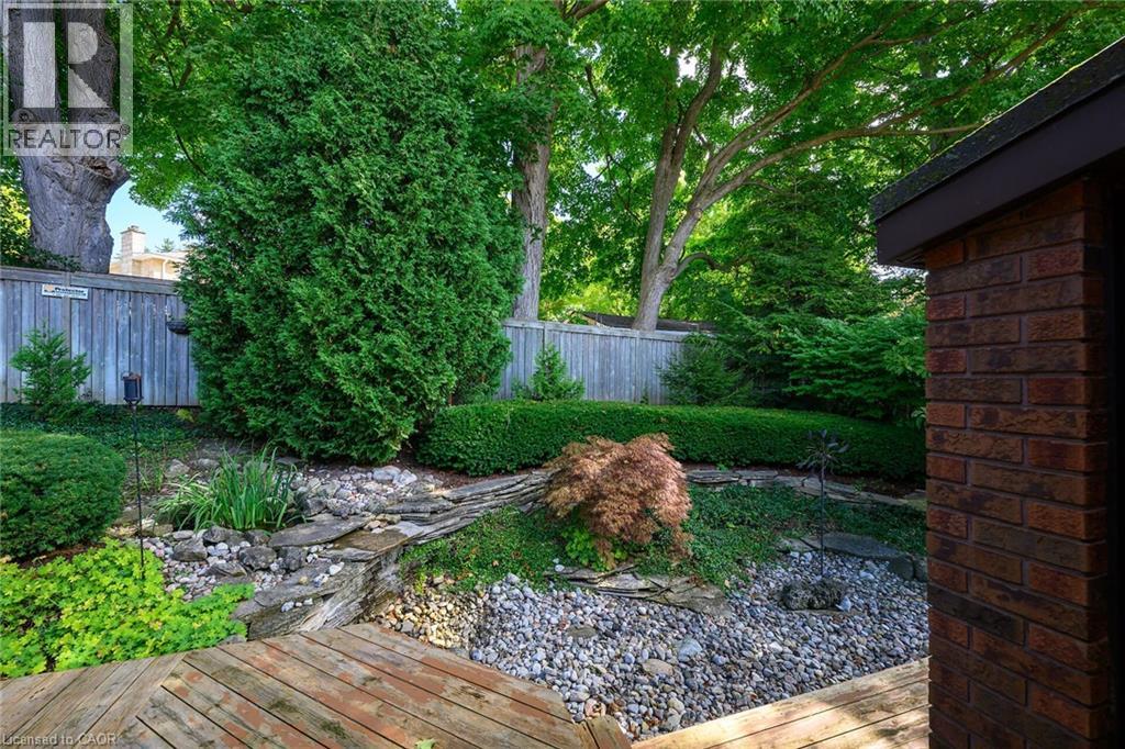 33 WALNUT Drive, Guelph, Ontario, N1E4B4 — Photo 42