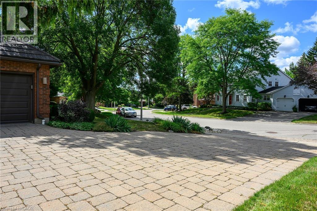 33 WALNUT Drive, Guelph, Ontario, N1E4B4 — Photo 46