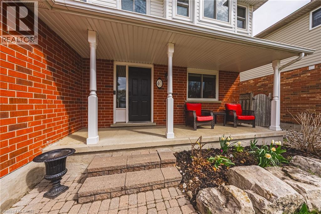 40 MERLENE Court, Cambridge, Ontario, N3C4G1 — Photo 2