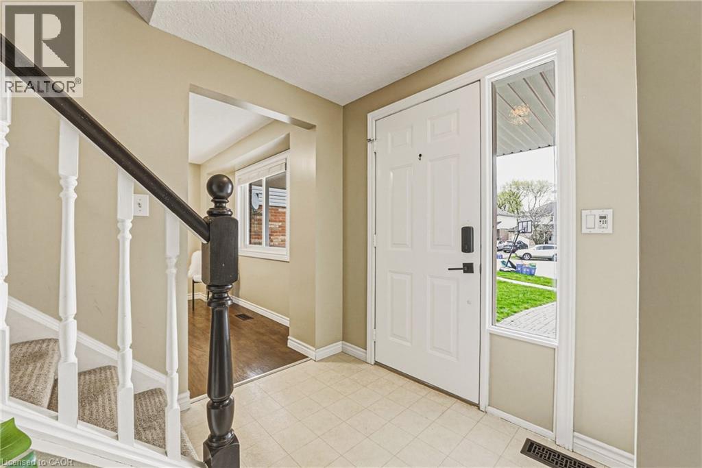 40 MERLENE Court, Cambridge, Ontario, N3C4G1 — Photo 3
