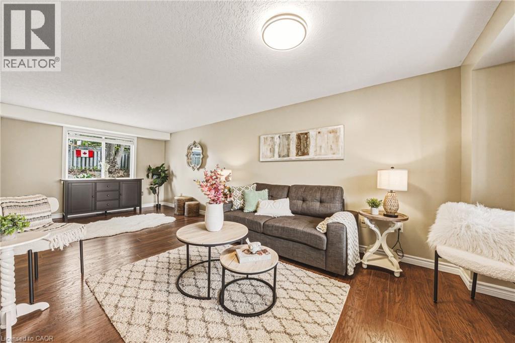 40 MERLENE Court, Cambridge, Ontario, N3C4G1 — Photo 4