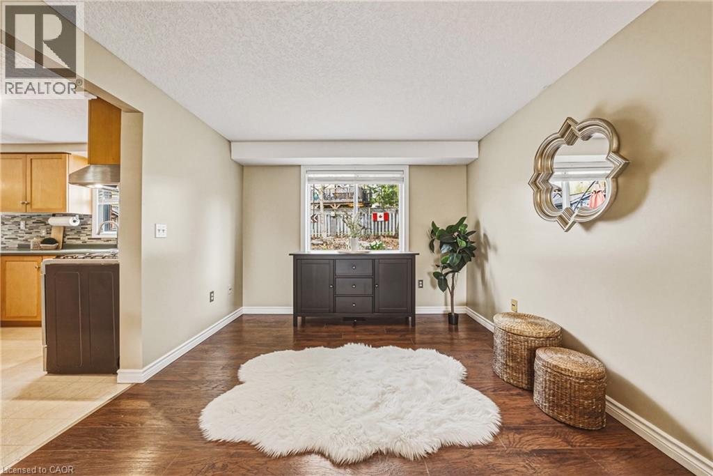 40 MERLENE Court, Cambridge, Ontario, N3C4G1 — Photo 6