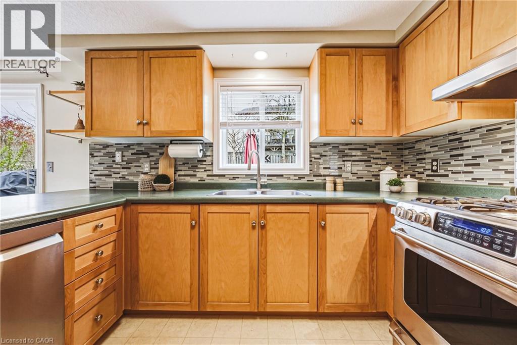 40 MERLENE Court, Cambridge, Ontario, N3C4G1 — Photo 8