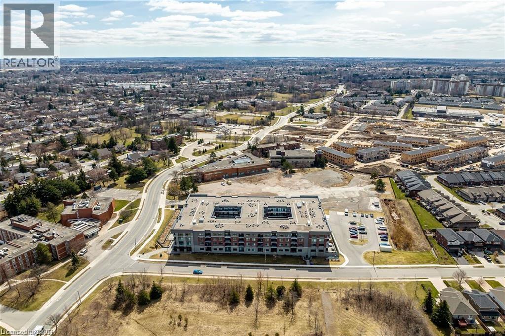 1 REDFERN Avenue Unit# 403, Hamilton, Ontario, L9C7S8 — Photo 5