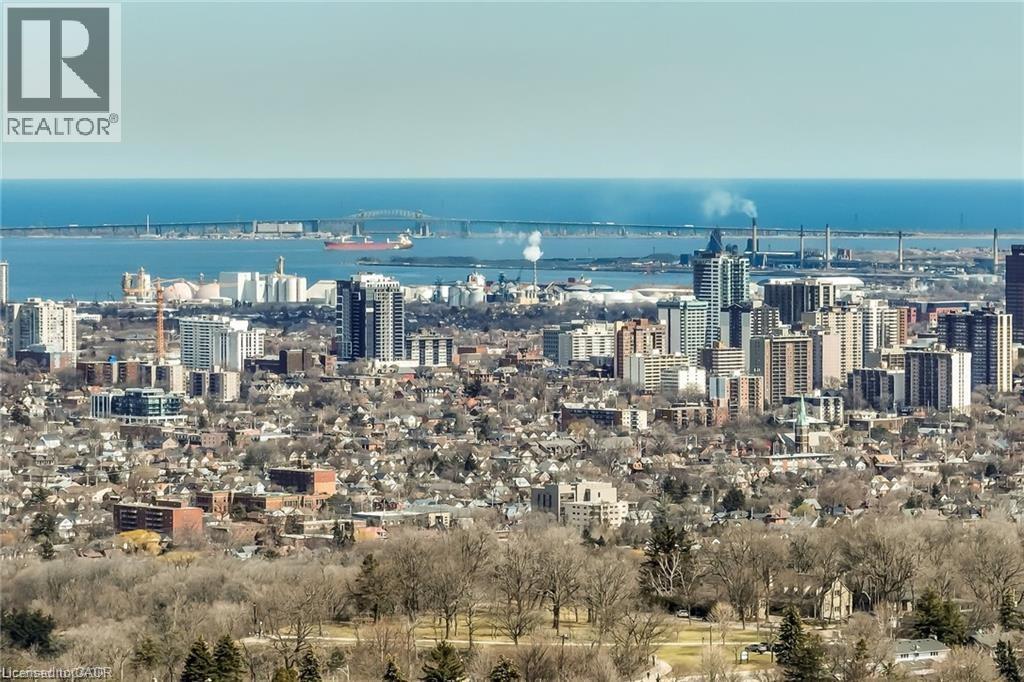 1 REDFERN Avenue Unit# 403, Hamilton, Ontario, L9C7S8 — Photo 7