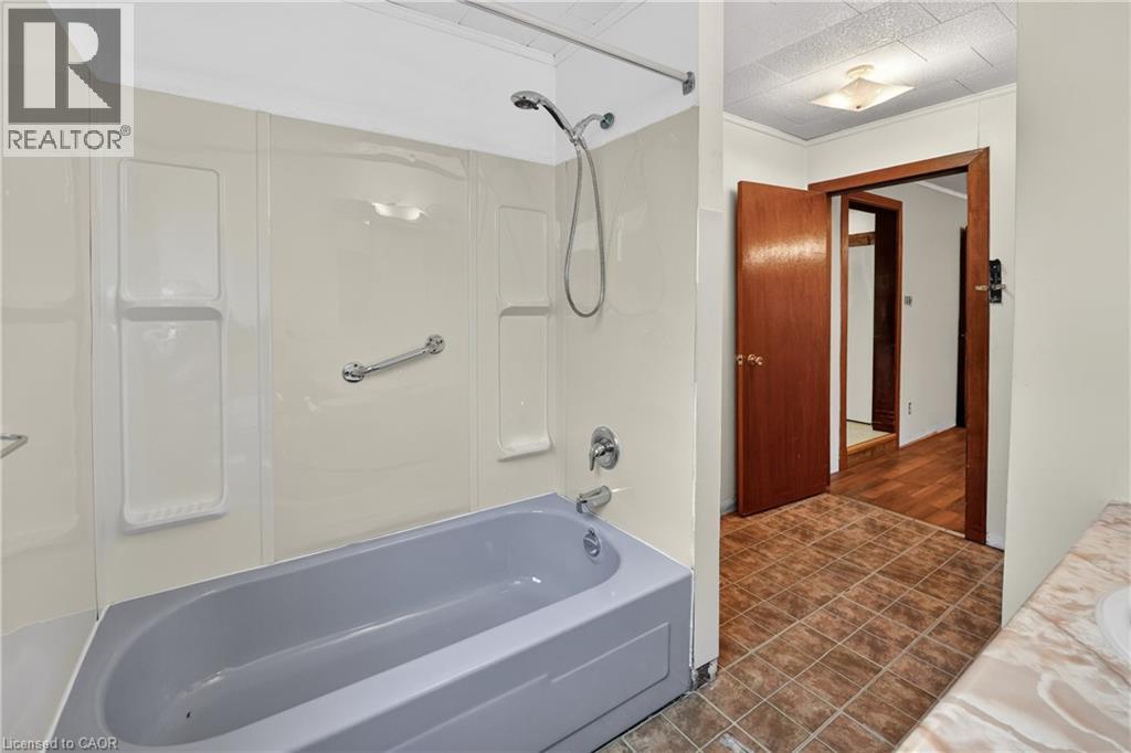 119 NORTH CAYUGA Street W, Dunnville, Ontario, N1A1P3 — Photo 1
