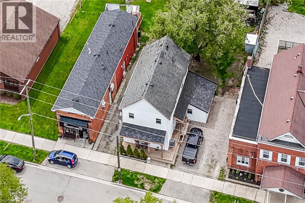 27 CAYUGA Street N, N0A1E0 — Photo 1