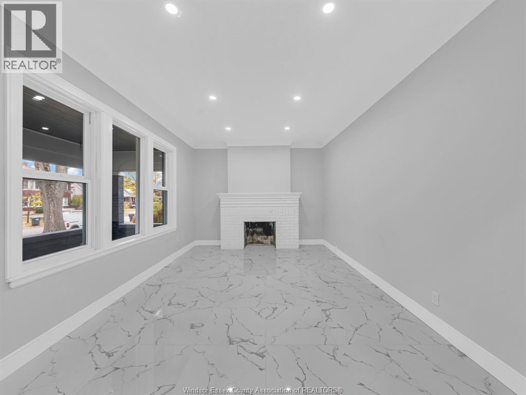 406 PARTINGTON, Windsor, Ontario, N9B2N5 — Photo 1