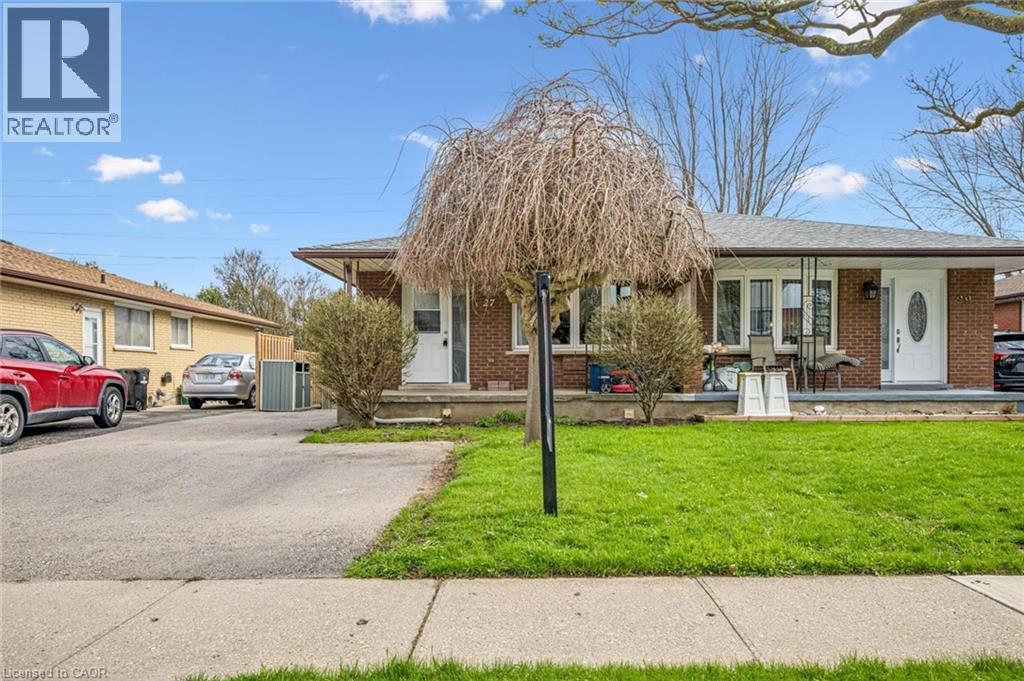 27 VICMOUNT Drive, Kitchener, Ontario, N2M2A2 — Photo 1