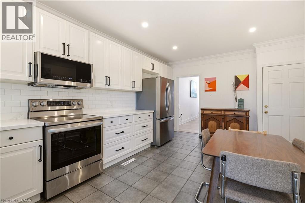 16 HATT Street, Dundas, Ontario, L9H2E8 — Photo 1