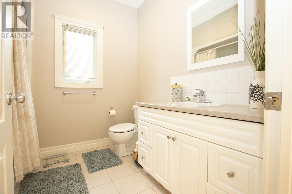4 Parkdale DR, Sault Ste. Marie, Ontario, P6A5P8 — Photo 1